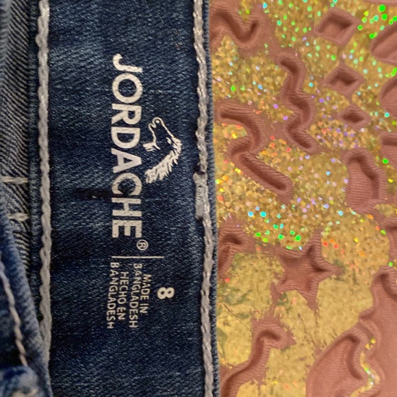 Cute shirt and Jordache jeans in excellent condition. Smoke and pet free home - Picture 5 of 5